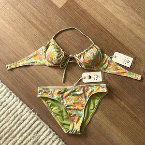 BILLIBONG | On The Bright Side Kayden Uwir Bikini Top & Lowrider Bikini Bottom